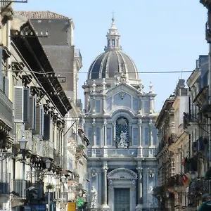 Garibaldi , Aeroporto di Catania Fontana Rossa Italia