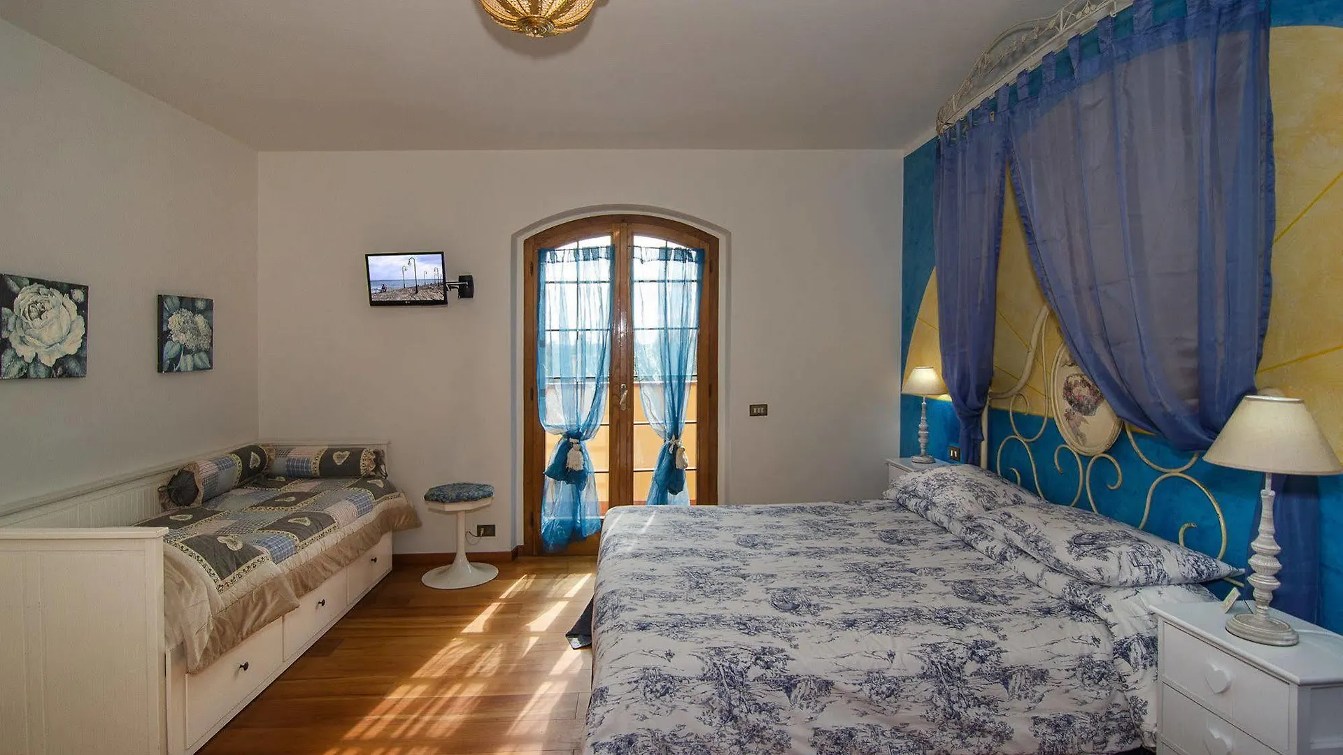 La Casa Gialla Montignoso 0*,  Italia