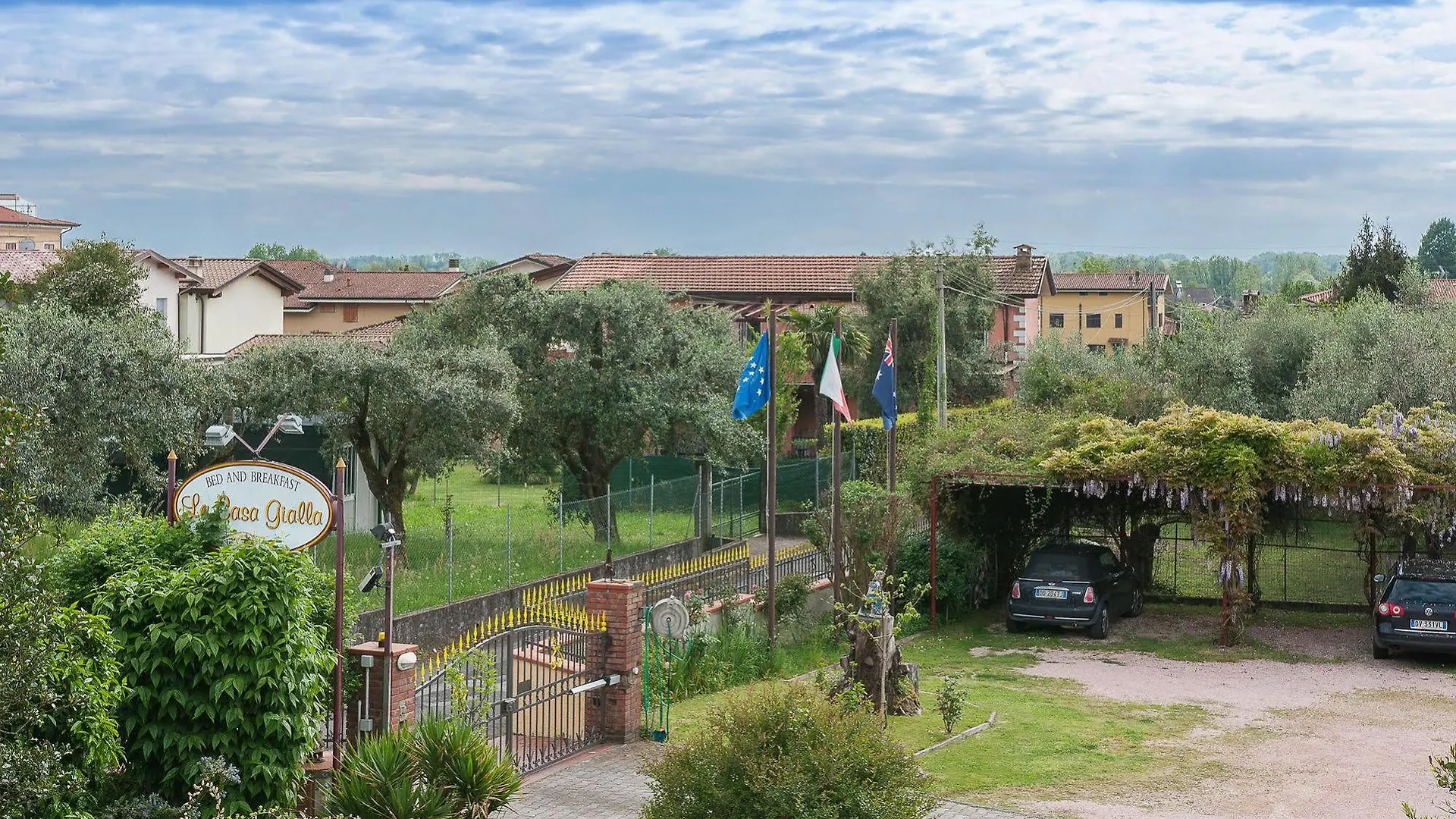 La Casa Gialla Montignoso 0*,