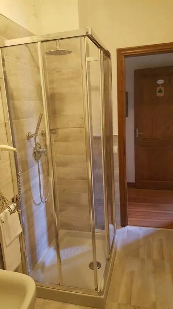 La Casa Gialla A Montignoso Panzió